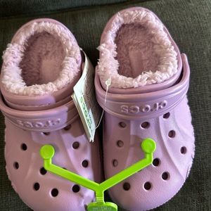 *NWT* Baya Fuzzy Lined Crocs